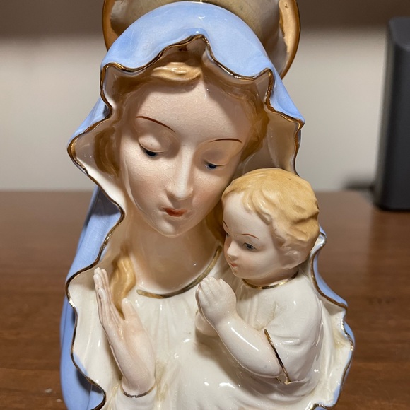 Vintage Madonna and Jesus Planter, 6.75" tall Made in Japan - Picture 2 of 10